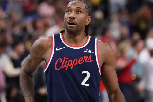 Kawhi Leonard 重回 Toronto Raptors 交易被叫停，因 NBA 调查阴阳合同未结束