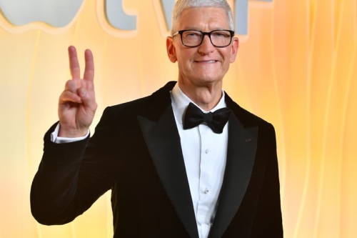 Apple CEO Tim Cook 2025 年薪酬达 7,430 万美元