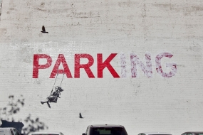 价值 $1,600 万美元「附 Banksy 作品」建筑物正式展开拍卖