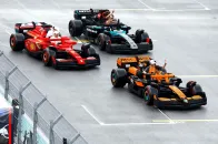 LEGO 与 F1 扩大英国站进场仪式：22 部可实际驾驶、由 28,000 颗积木打造的 LEGO 迷你赛车登场