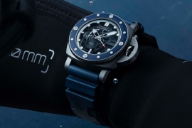 Panerai 全新镂空 Submersible GMT 潜水表，深潜 500 米的终极工具表
