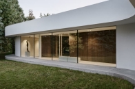 PL.architekci「S House」：树林间蜿蜒穿梭的森居亭院