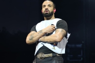 Drake 疑似豪掷重金入手 2Pac Death Row Records 传奇项链