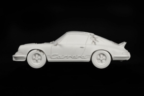 Daniel Arsham 限量雕塑《被侵蚀的 Carrera RS 2.7》即将发售