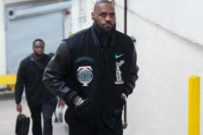 LeBron James 率先着用 Tiffany & Co. × Nike 最新联名鞋款及棒球外套
