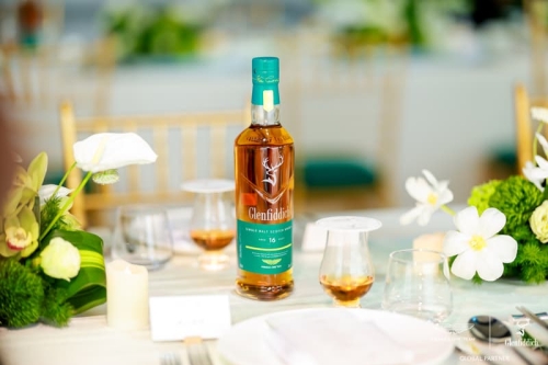 格兰菲迪 × 阿斯顿·马丁一级方程式车队联袂呈献限量版 16 年臻酿