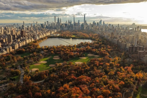 Louis Vuitton 2027 Cruise 系列时装大秀即将登陆纽约市