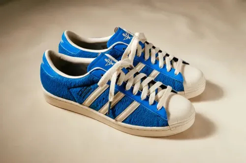 Liberaiders 携手 adidas Originals 打造全新 Superstar 鞋款