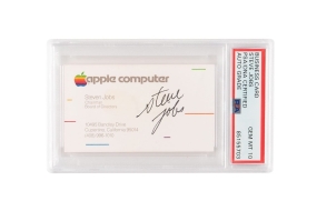 Steve Jobs 41 年前亲笔签名名片创下拍卖史新纪录