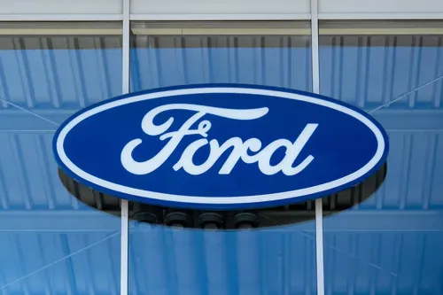 Ford 福特为利用尾门手柄移动停泊货车的系统申请专利