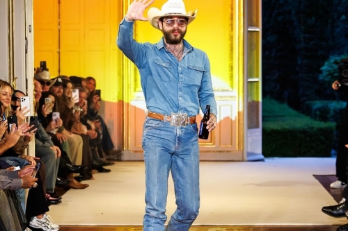 Post Malone 率领 Austin Post 巴黎处女秀，Rodeo 牛仔魂全面引爆