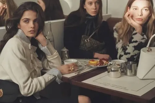 DIOR 推出以「咖啡馆社交」‌为主题的 2026 秋季大片