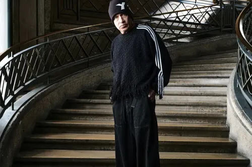 Y-3 邀请传奇滑板手 Mark Gonzales 演绎 2026 年秋冬系列企划