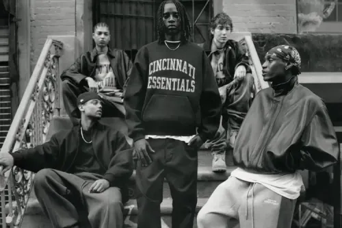 Fear of God 整合 ESSENTIALS Signature、NFL 与 NBA 支线推出 2026 秋季系列