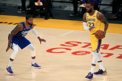 NBA 开幕战－Paul George 携手 Kawhi Leonard 狂飙 59 分击退卫冕军湖人