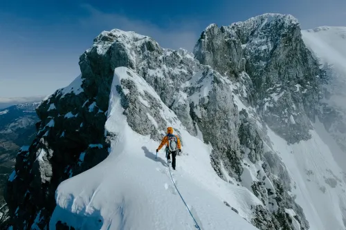 Arc'teryx 推出采用再生可回收面料打造的 Sperro SV 夹克