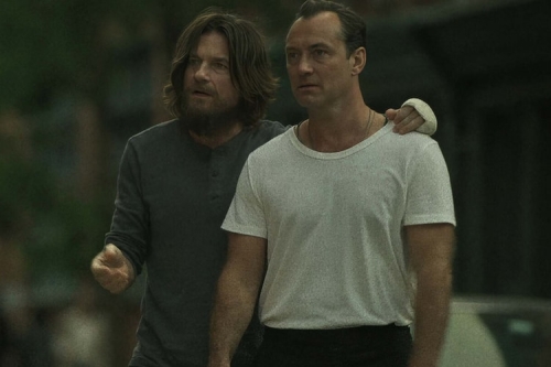 Jude Law × Jason Bateman 兄弟情走向崩点！Netflix 限定影集《黑兔》正式预告登场