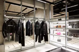 BALENCIAGA 于上海兴业太古汇举办 Hourglass Avenue 手袋发布派对