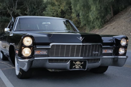 Justin Bieber《Peaches》MV 出镜 Cadillac Coupe DeVille 现正公开拍卖中