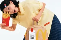 McDonald’s China 将外卖纸袋改造成可收纳薯条的「Big Fries Backpack」