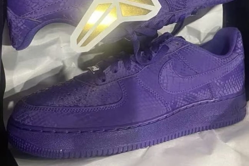 率先近赏 Kobe Bryant × Nike Air Force 1 Low 最新配色「Court Purple」鞋款