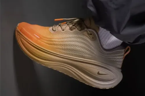 Nike Vomero Plus 最新「Cheat Day」配色鞋款率先亮相