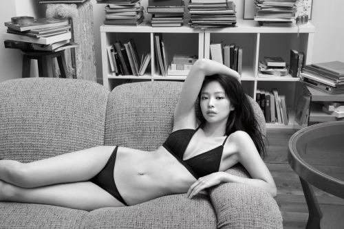 BLACKPINK Jennie 性感演绎 Calvin Klein 2024 春季形象广告最终章