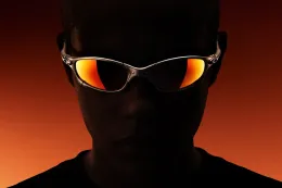 Travis Scott 重现 Oakley 档案库经典之作：MUZM X-Metal Juliet Prototype