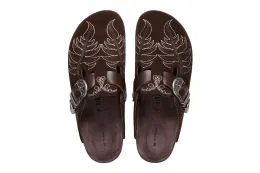 Etro 为 Birkenstock Boston 与 Gizeh 注入佩斯利花纹鞋底及 Pegaso 铆钉