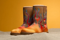 UGG × Jeremy Scott 经典火焰靴强势回归再度发售