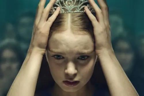 Amazon Prime Video 释出 Mike Flanagan 重塑《Carrie》的惊悚首支先导预告