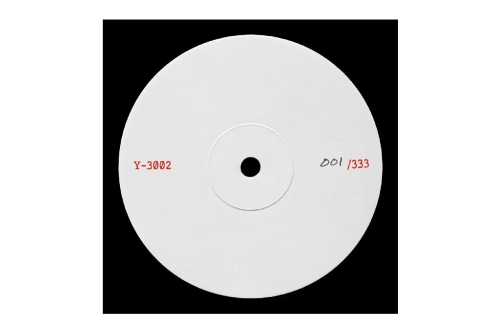Y-3 推出 2025 秋冬秀场配乐《Y-3002》限量黑胶唱片