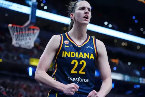 Caitlin Clark 球衣狂卖，全美篮球销量高居第 2 仅次 Stephen Curry