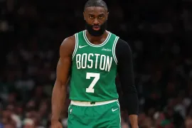 Jaylen Brown 打破沉默：重磅被交易到宿敌 76ers 震撼 NBA