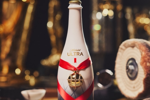 Victor Solomon 携手 Michelob ULTRA 推出限量版 NBA 冠军纪念瓶