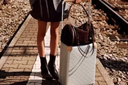 Louis Vuitton 发布 FW26 Flight Mode 系列，打造从容出行造型
