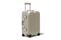 RIMOWA Hybrid 行李箱推出全新「Gloss Stone Beige」配色，融合聚碳酸酯与铝材