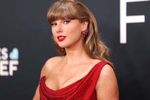 Taylor Swift 宣布重新取回早期专辑母带版权