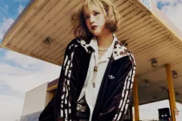 9090 与 adidas Originals 为运动外套换上乳牛纹设计