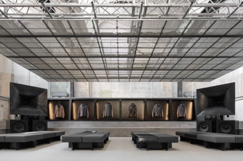 Stone Island 于米兰设计周重启 NO SEASONS 经典档案