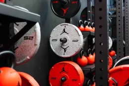 Jordan Brand 与 Nike Strength 推出 Jordan Strength 健身器械系列