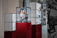 最新 Labubu 角色 Bob 登场：坐进全新 USM × Kasing Lung 胶囊系列