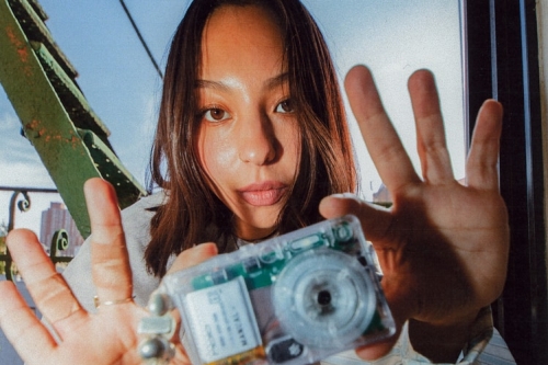 全透明外壳！Manual 全新 HOLO 数码相机登场