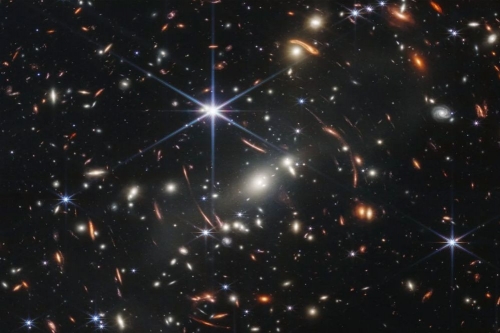 NASA 詹姆斯韦伯太空望远镜拍摄首张全彩星系图像曝光