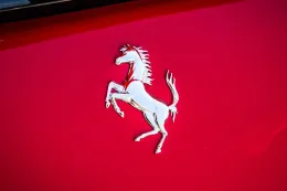 法拉利 Ferrari 申请主动式空气动力尾灯专利，可按需延伸后翼