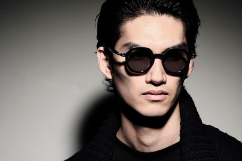 溥仪眼镜三度联手 YOHJI YAMAMOTO 打造太阳眼镜系列