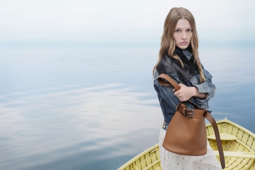 Kendall Jenner、Hunter Schafer 与 Troye Sivan 出镜演绎 Prada Days of Summer 夏日系列