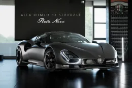 Alfa Romeo 专属定制 33 Stradale Perla Nera：Bottegafuoriserie 呈献全黑碳纤维之作