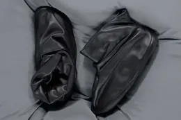 Camper 携手 ISSEY MIYAKE 推出首款联乘鞋款