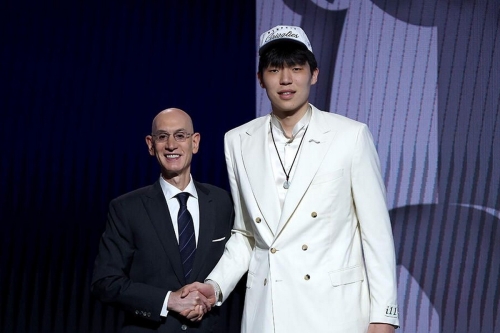 未来可期！中国球员杨瀚森以首轮第 16 顺位被开拓者选中